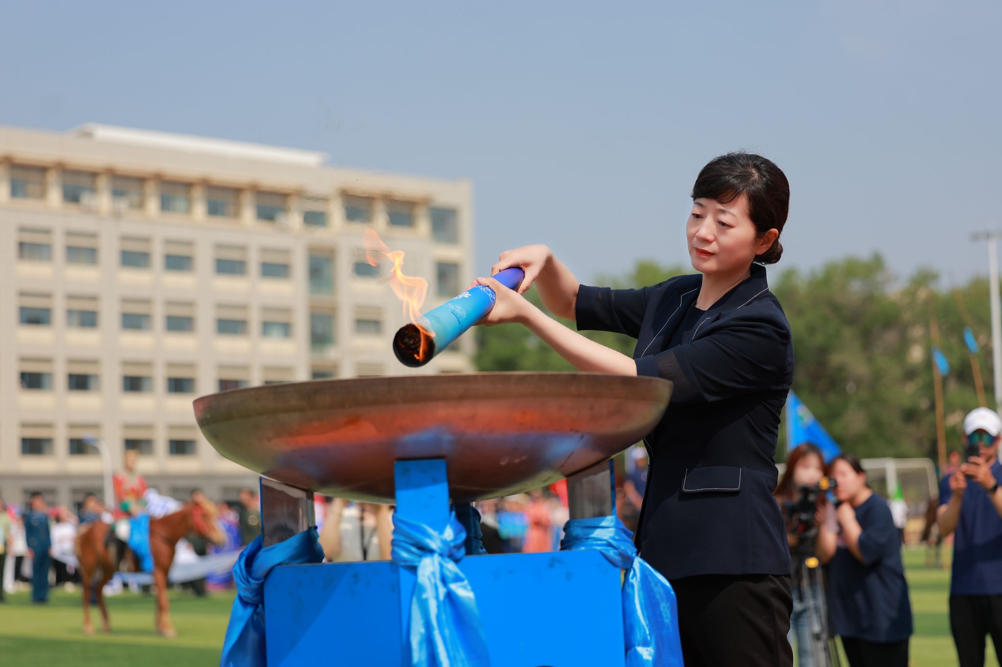 學校舉辦第十二屆校園那達慕文化節暨第六十一屆田徑運動會開幕式