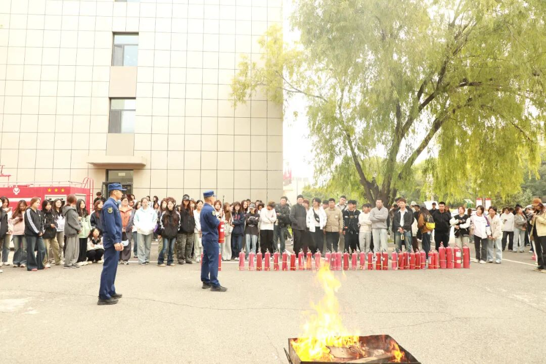 聯合安全管理處組織美術與設計學院院師生開展實驗室消防安全知識培訓及應急演練